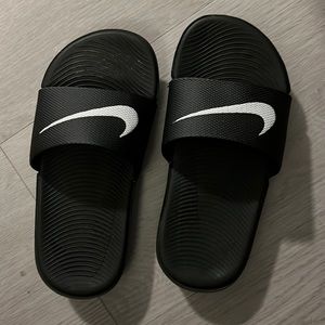 Little boys Nike slides